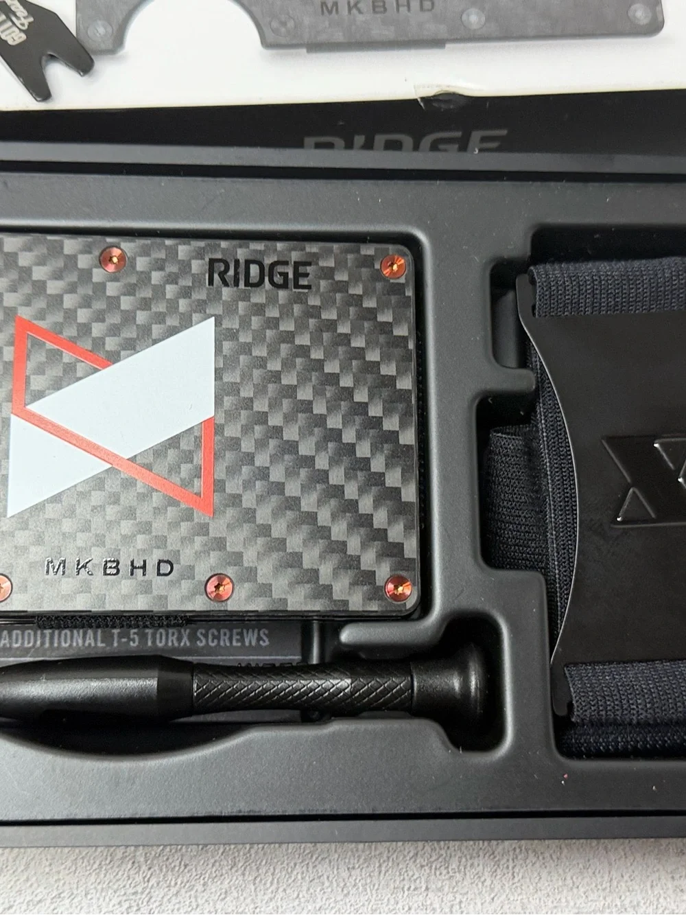 RIDGE WALLET | CARBON FIBER 3K w/RED PVD SCREWS+BLK FEARLESS KEYCHAIN MULTI-TOOL